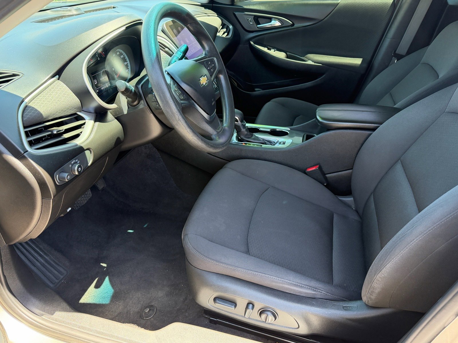 Used 2022 Chevrolet Malibu LT FWD image 15