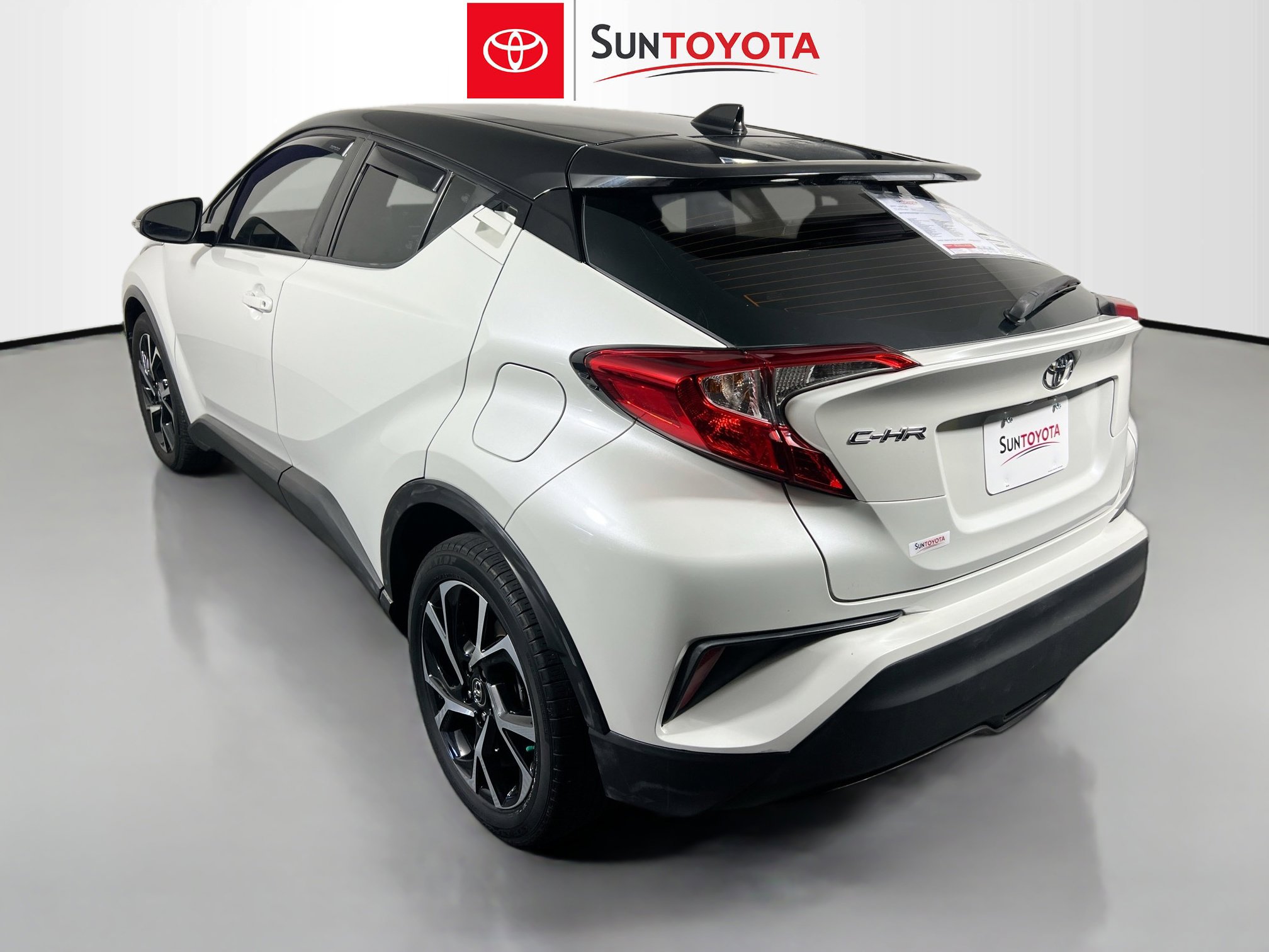 Used 2019 Toyota C-HR XLE image 6