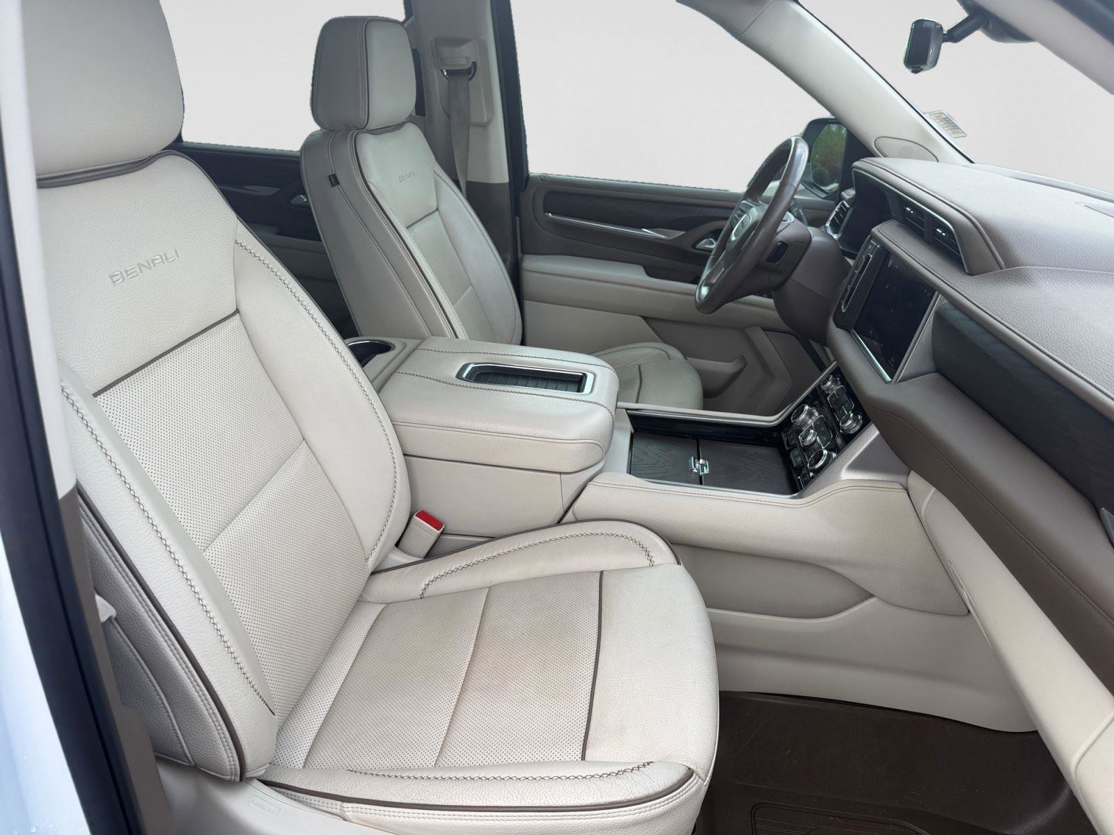 Used 2022 GMC Yukon XL Denali w/ Denali Premium Package RWD image 15
