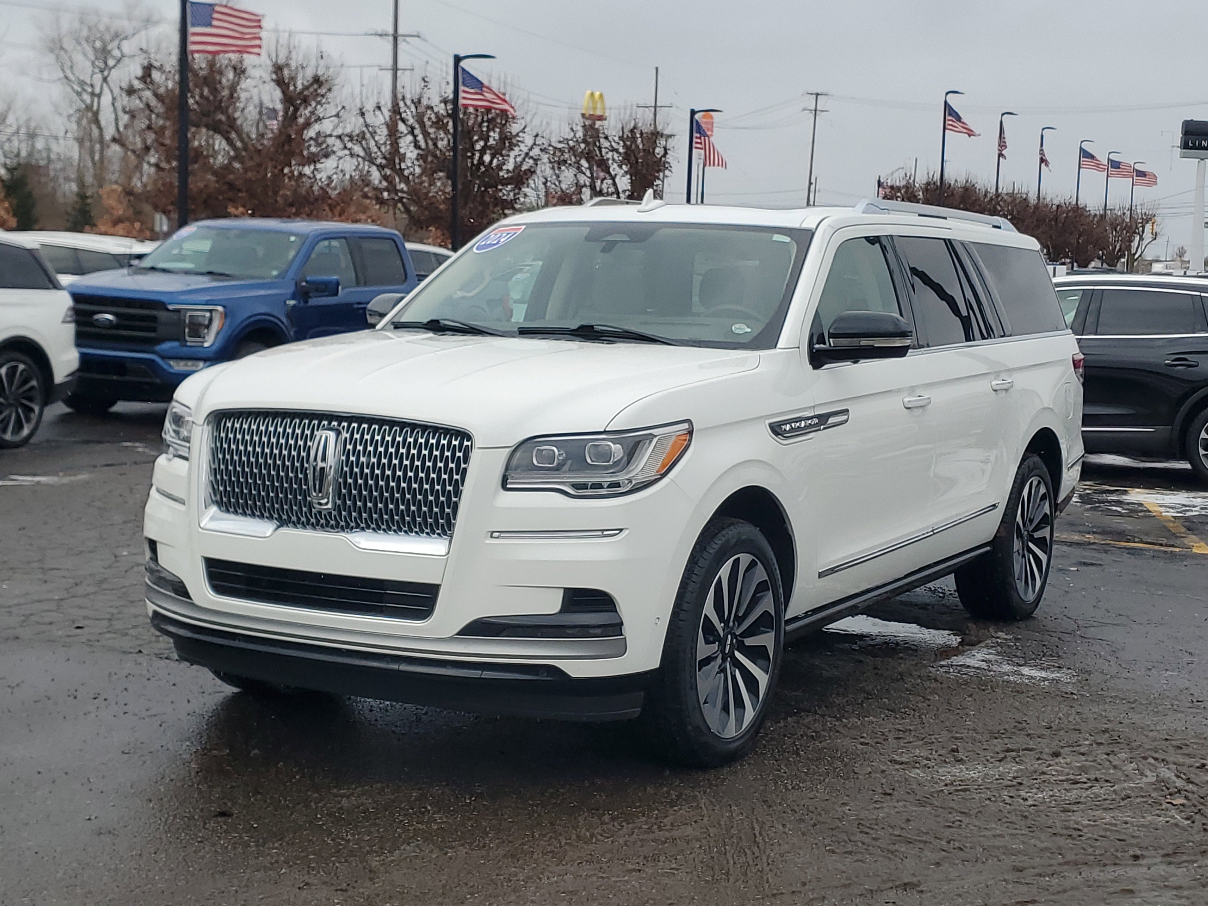 Certified 2024 Lincoln Navigator L Reserve image 3