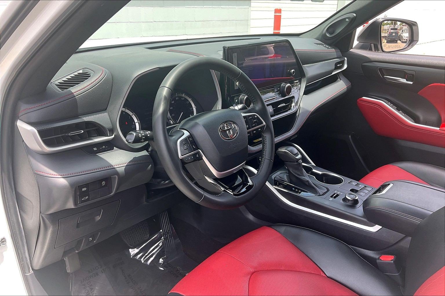 Used 2023 Toyota Highlander XSE AWD/4WD image 18