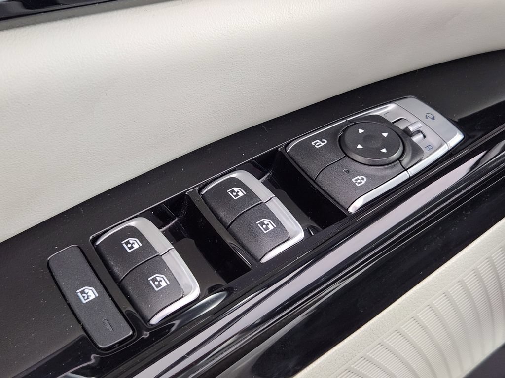 Used 2023 Kia Carnival SX Prestige FWD image 17