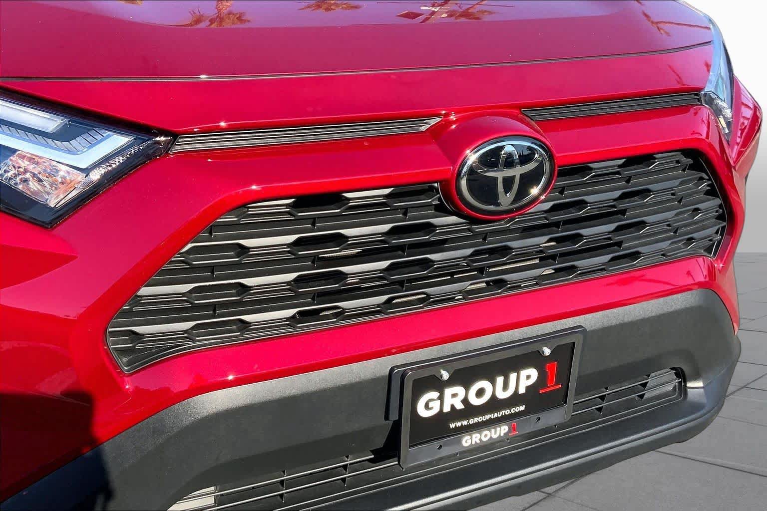 Certified 2025 Toyota RAV4 LE AWD/4WD image 29