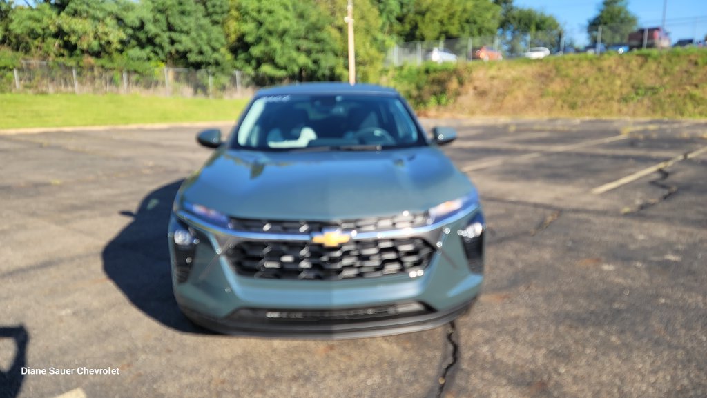 New 2026 Chevrolet Trax LS w/ LS Convenience Package FWD image 4