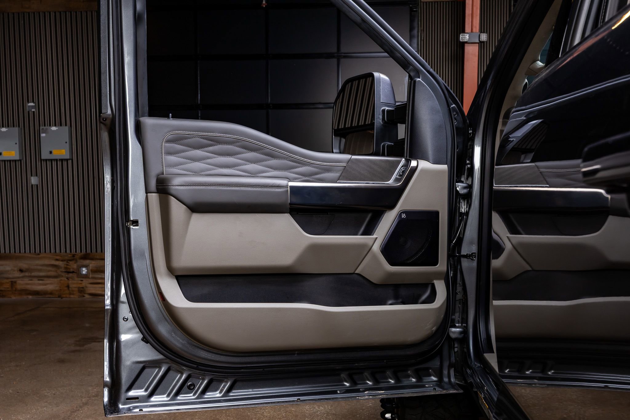 Used 2025 Ford F450 Platinum w/ Platinum Plus Package image 35