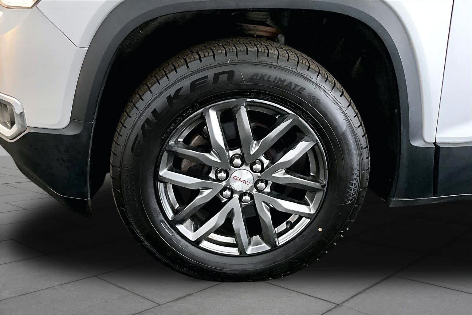 Used 2017 GMC Acadia SLT AWD/4WD image 11