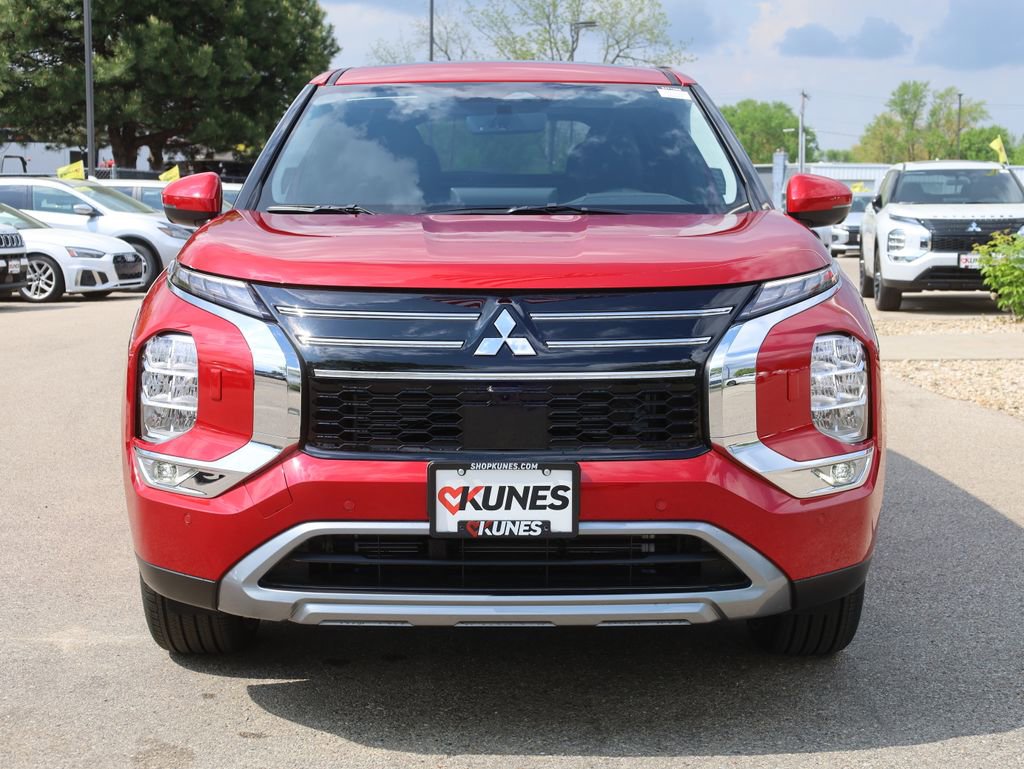 New 2025 Mitsubishi Outlander SE image 3