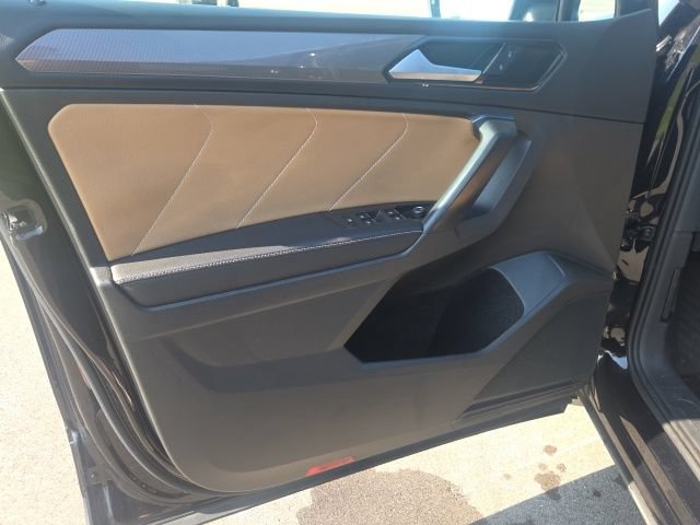 Used 2022 Volkswagen Tiguan SE AWD/4WD image 24