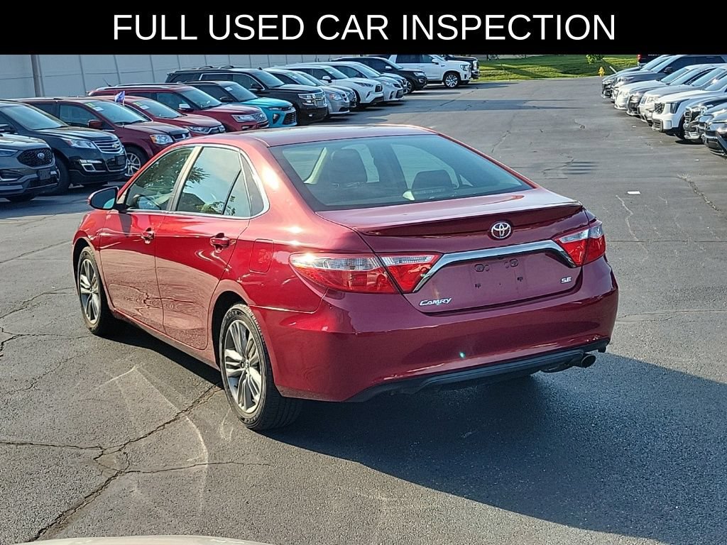 Used 2015 Toyota Camry SE w/ Moonroof Package FWD image 3