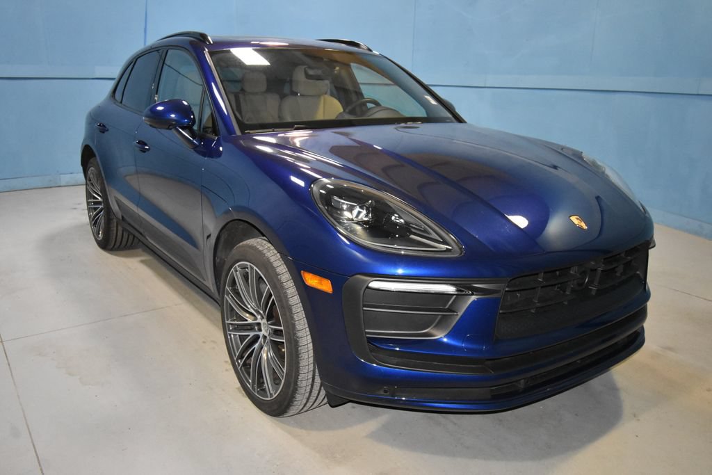 Certified 2025 Porsche Macan AWD/4WD image 24