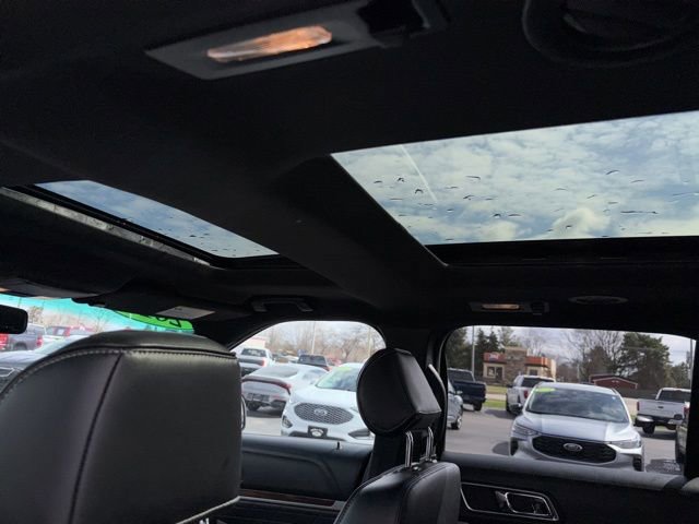 Used 2017 Ford Explorer Platinum AWD/4WD image 22