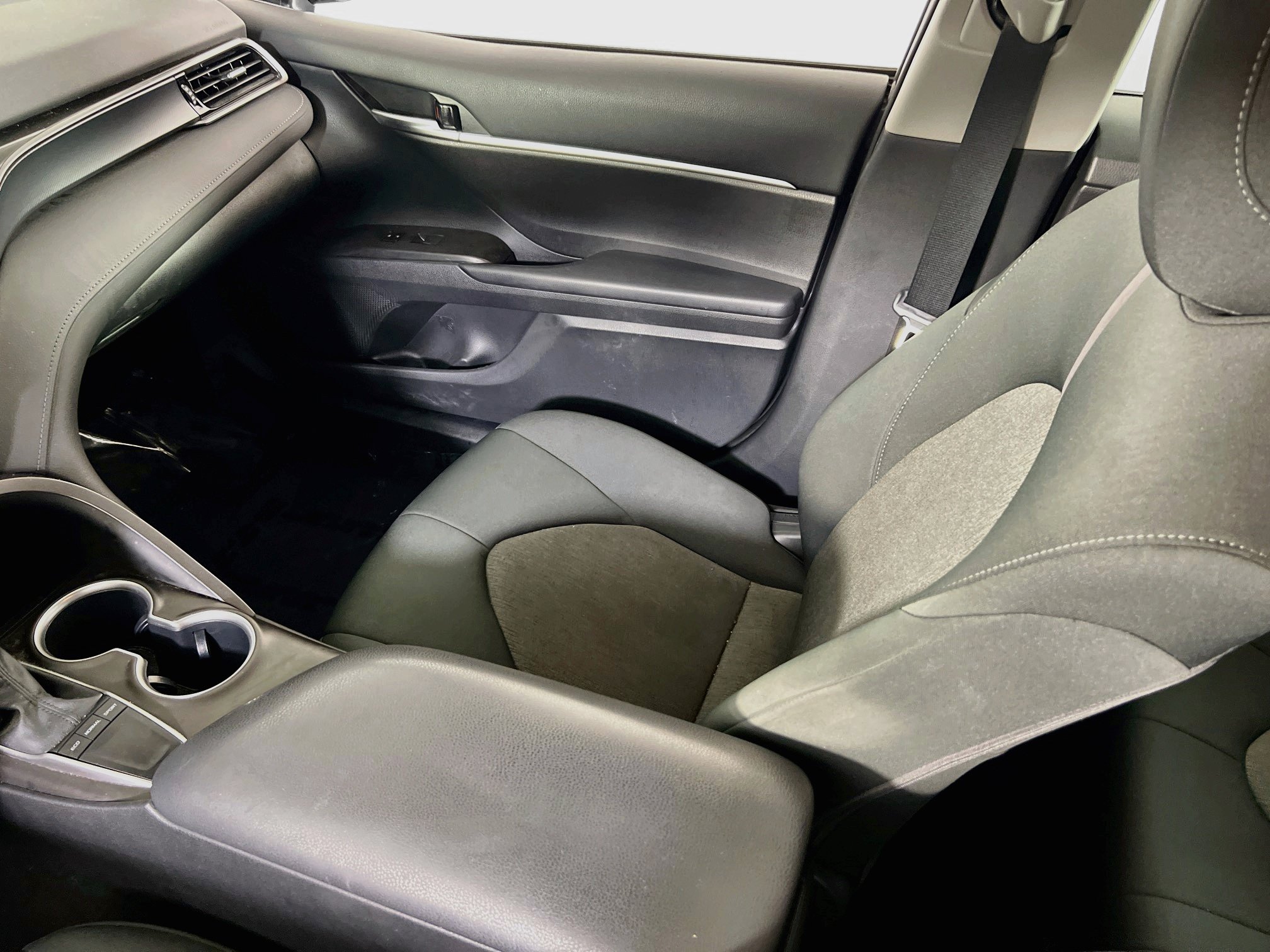 Used 2023 Toyota Camry LE FWD image 21