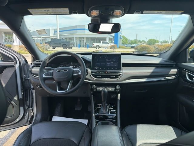 Used 2025 Jeep Compass Trailhawk image 31