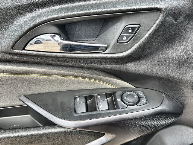 Used 2025 Chevrolet Trax ACTIV w/ Sunroof Package FWD image 21