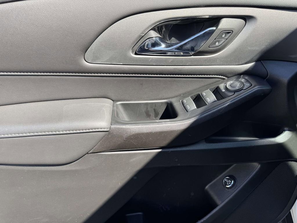 Used 2023 Chevrolet Traverse LT AWD/4WD image 13