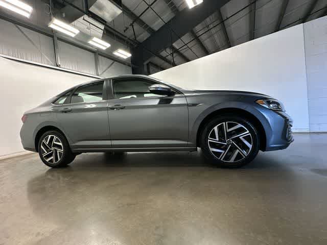 Certified 2022 Volkswagen Jetta SEL image 3