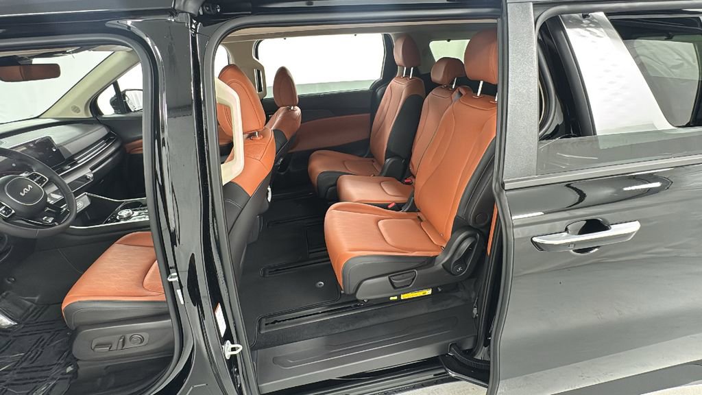 New 2026 Kia Carnival EX image 16