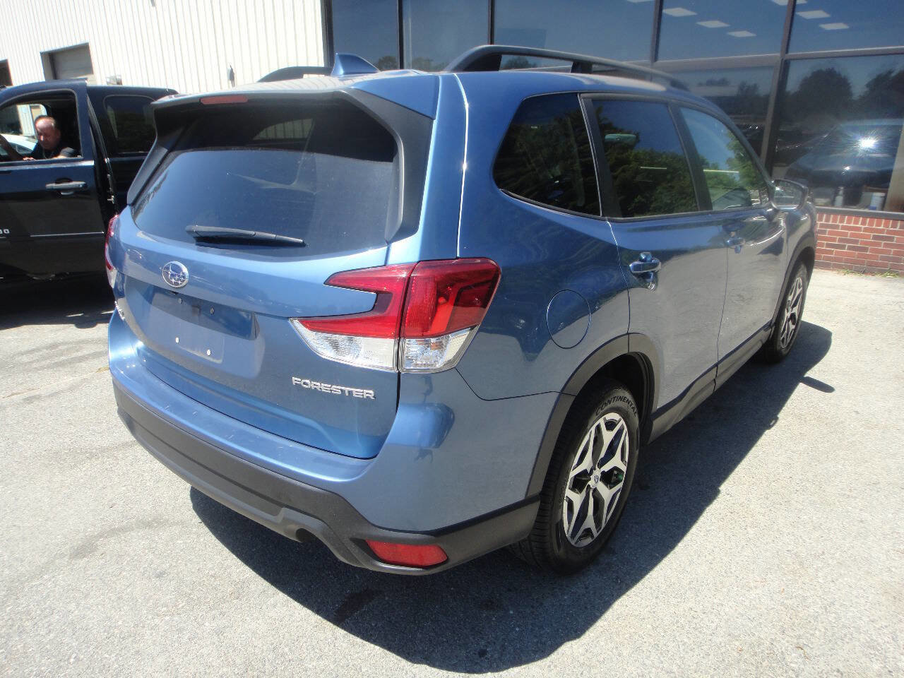 Used 2019 Subaru Forester Premium AWD/4WD image 4