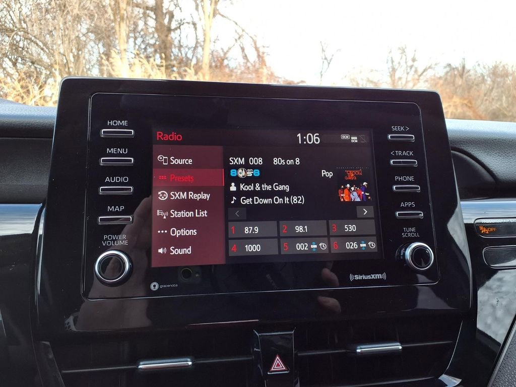 Used 2021 Toyota Camry SE FWD image 10