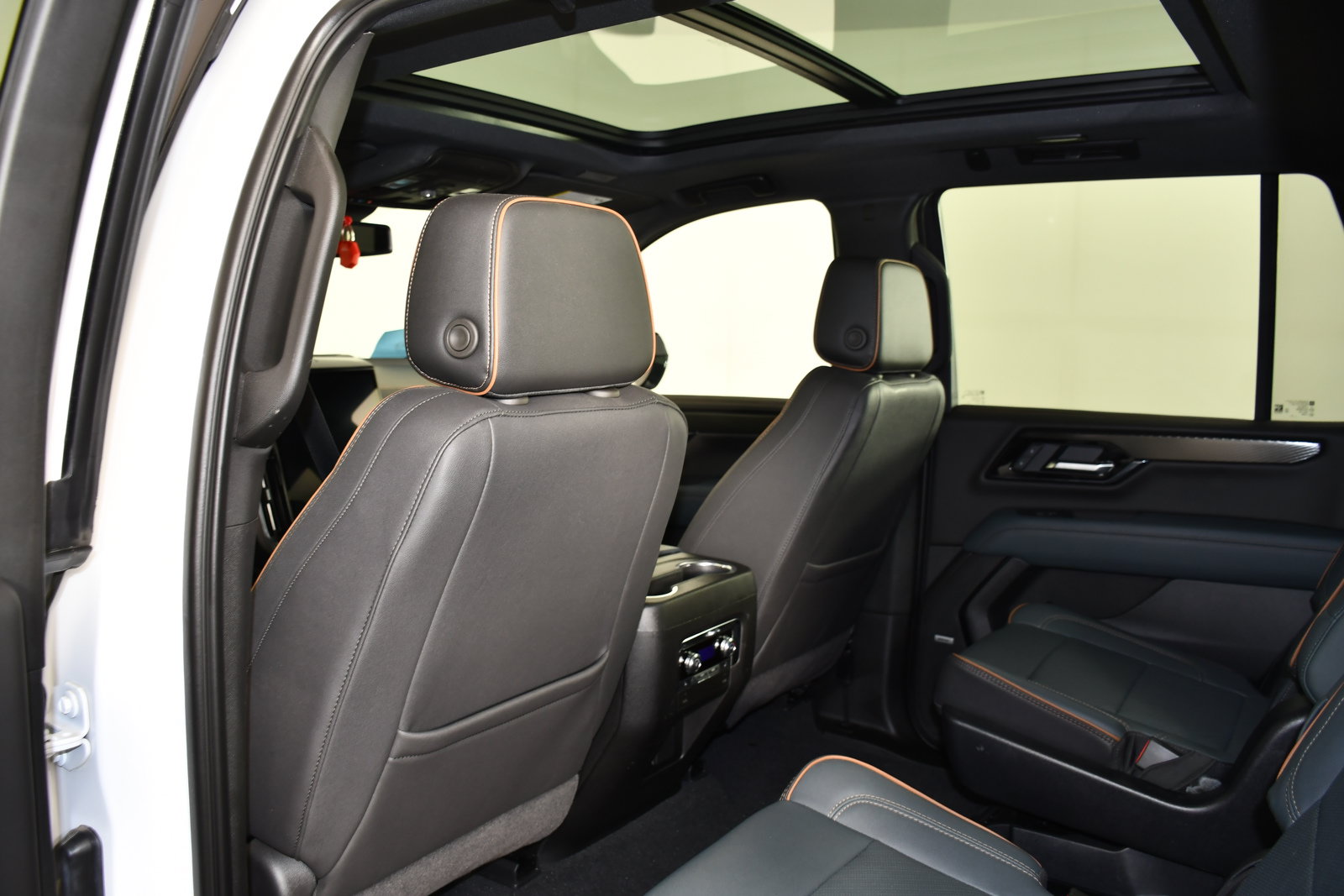 Used 2025 GMC Yukon AT4 AWD/4WD image 50