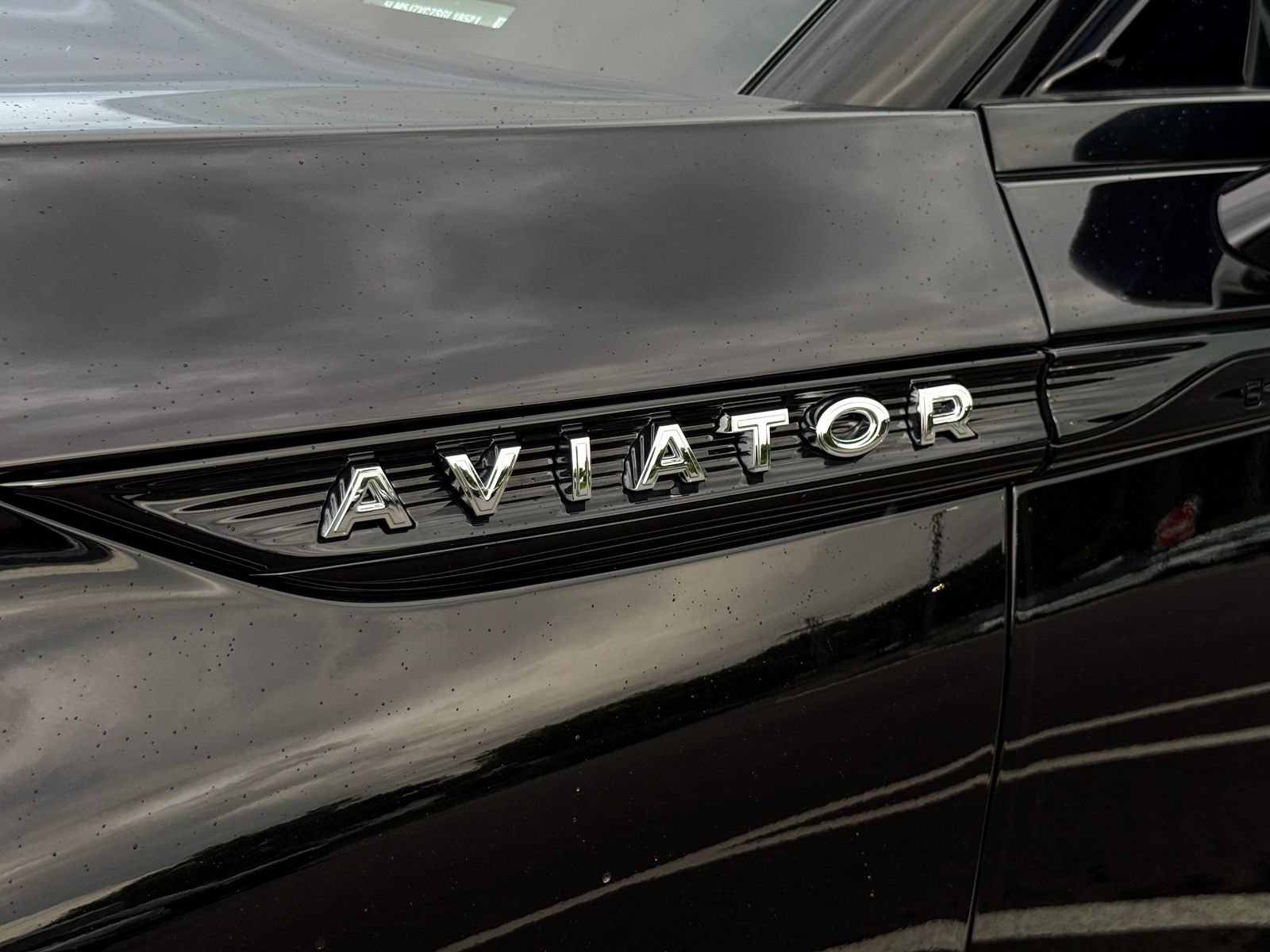 Certified 2025 Lincoln Aviator Reserve w/ Jet Appearance Package AWD/4WD image 7