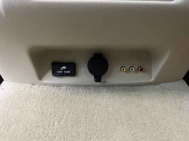 Used 2011 INFINITI QX56 4WD w/ Deluxe Touring Pkg image 39