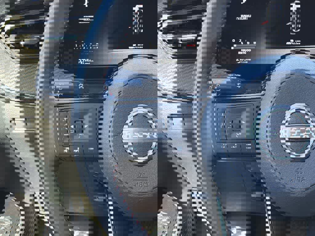 Used 2025 Nissan Kicks SR image 13