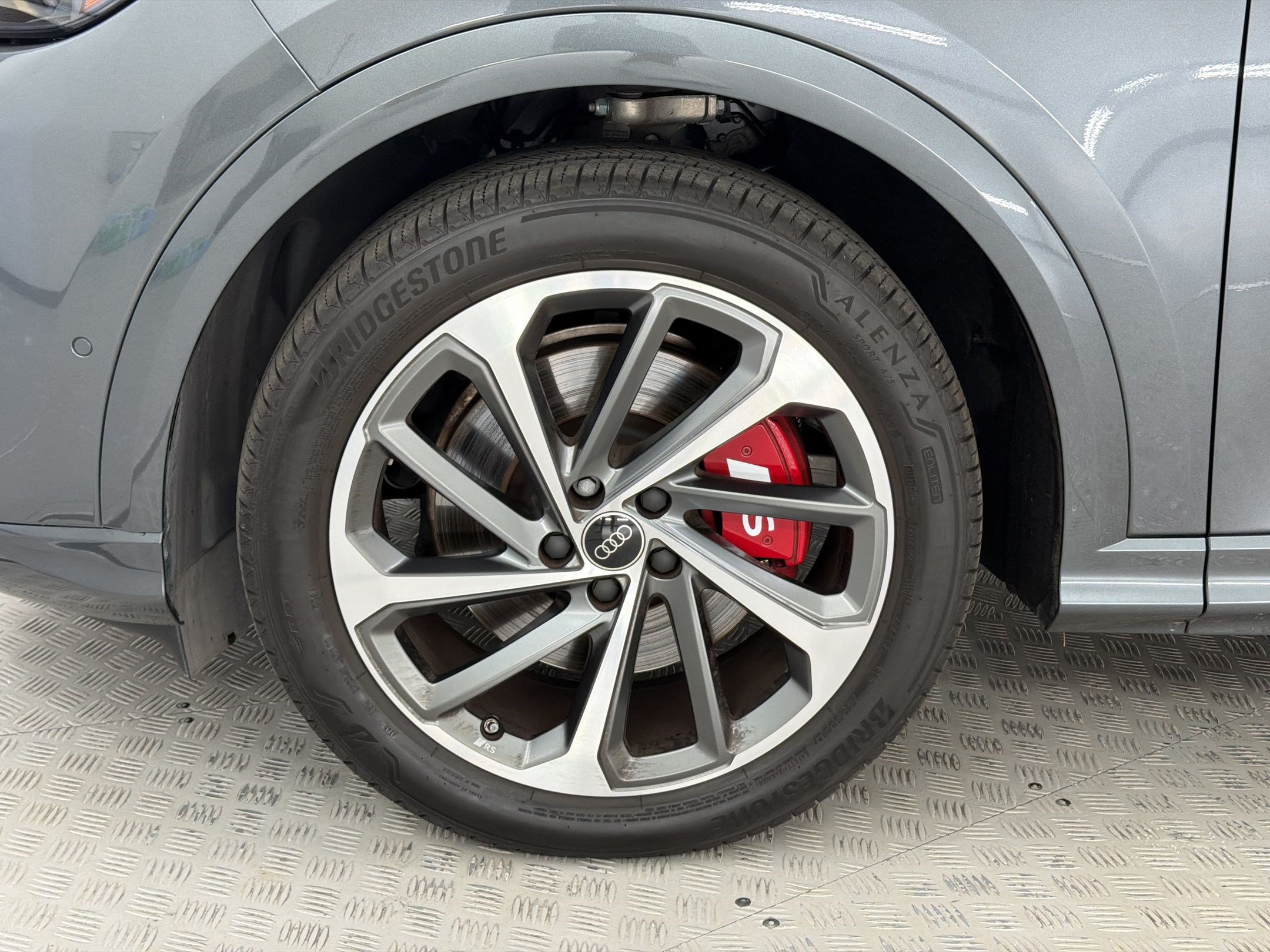 Used 2025 Audi SQ5 Prestige AWD/4WD image 13