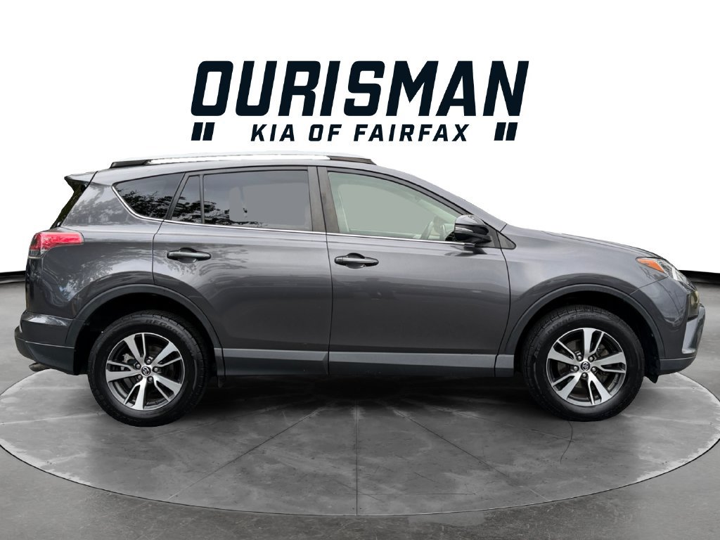 Used 2017 Toyota RAV4 XLE AWD/4WD image 6