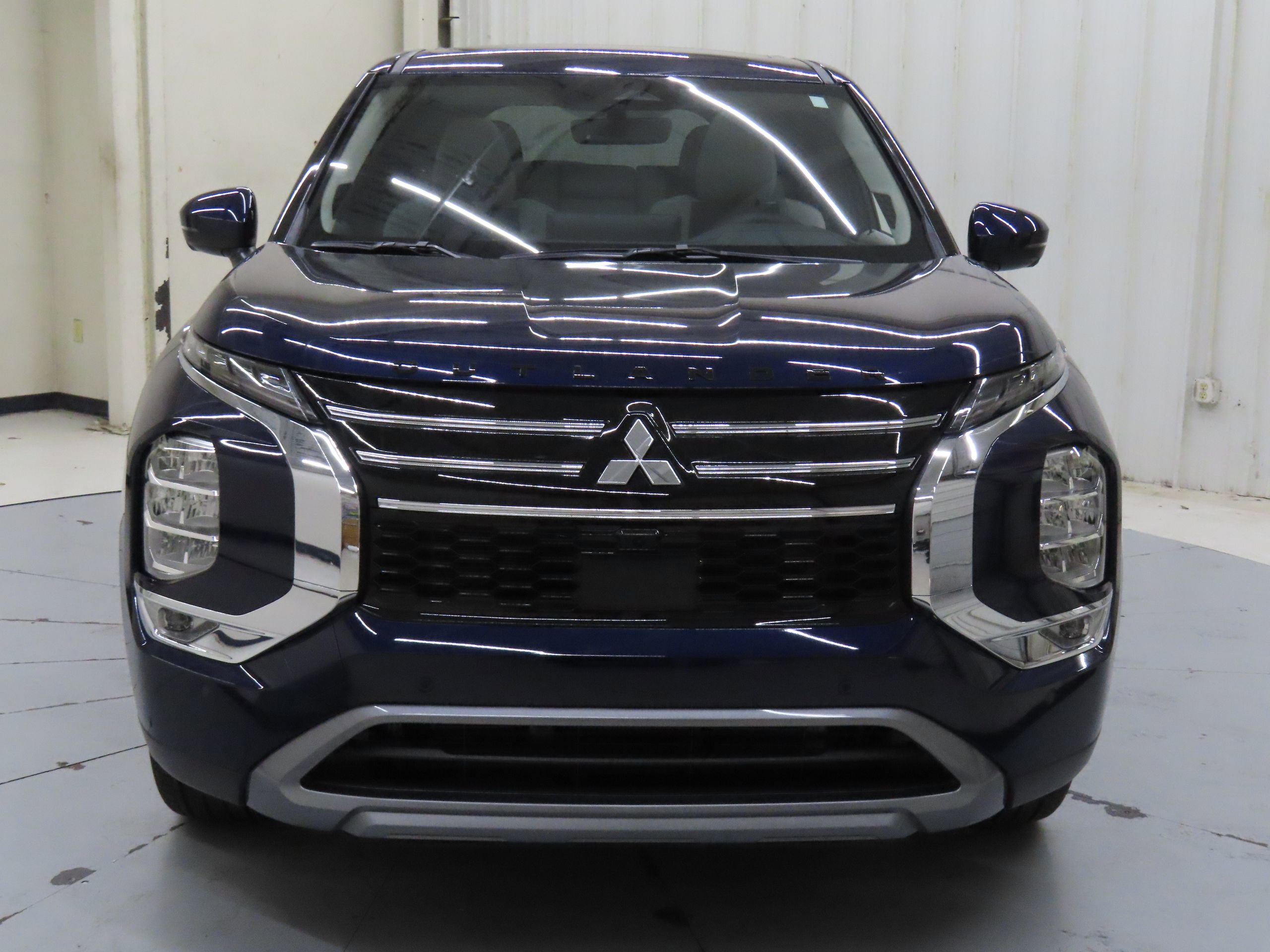 New 2025 Mitsubishi Outlander SE image 8