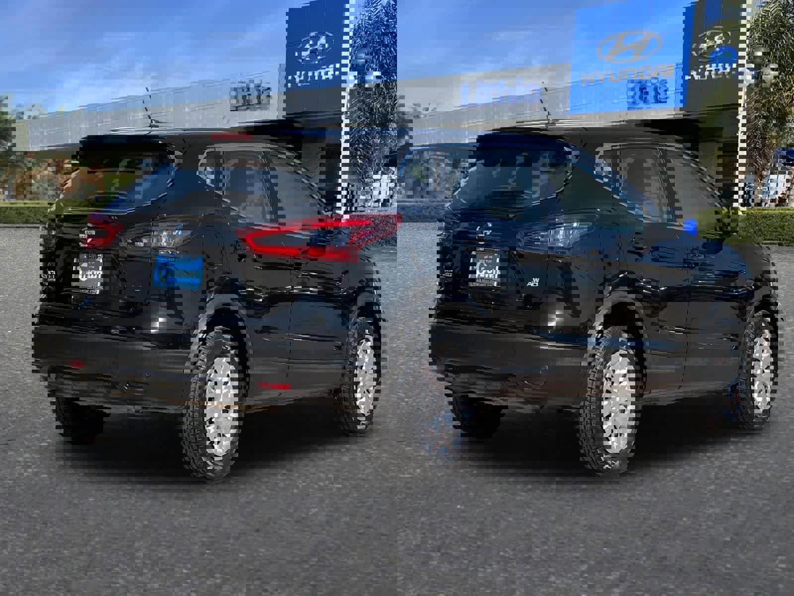 Used 2020 Nissan Rogue Sport S image 3