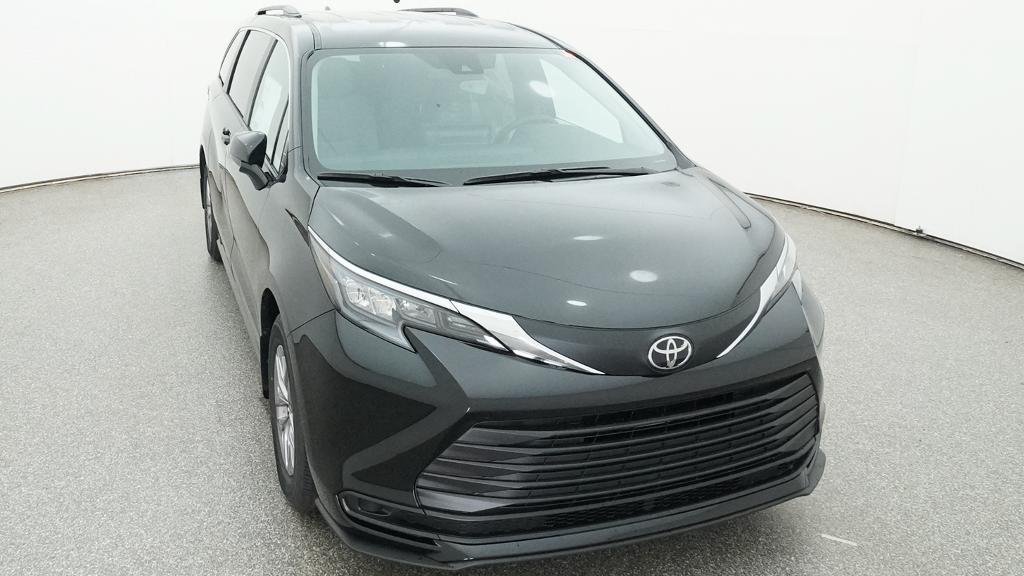 New 2026 Toyota Sienna LE FWD image 8