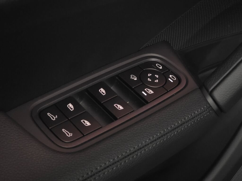 New 2026 Porsche Cayenne S AWD/4WD image 38