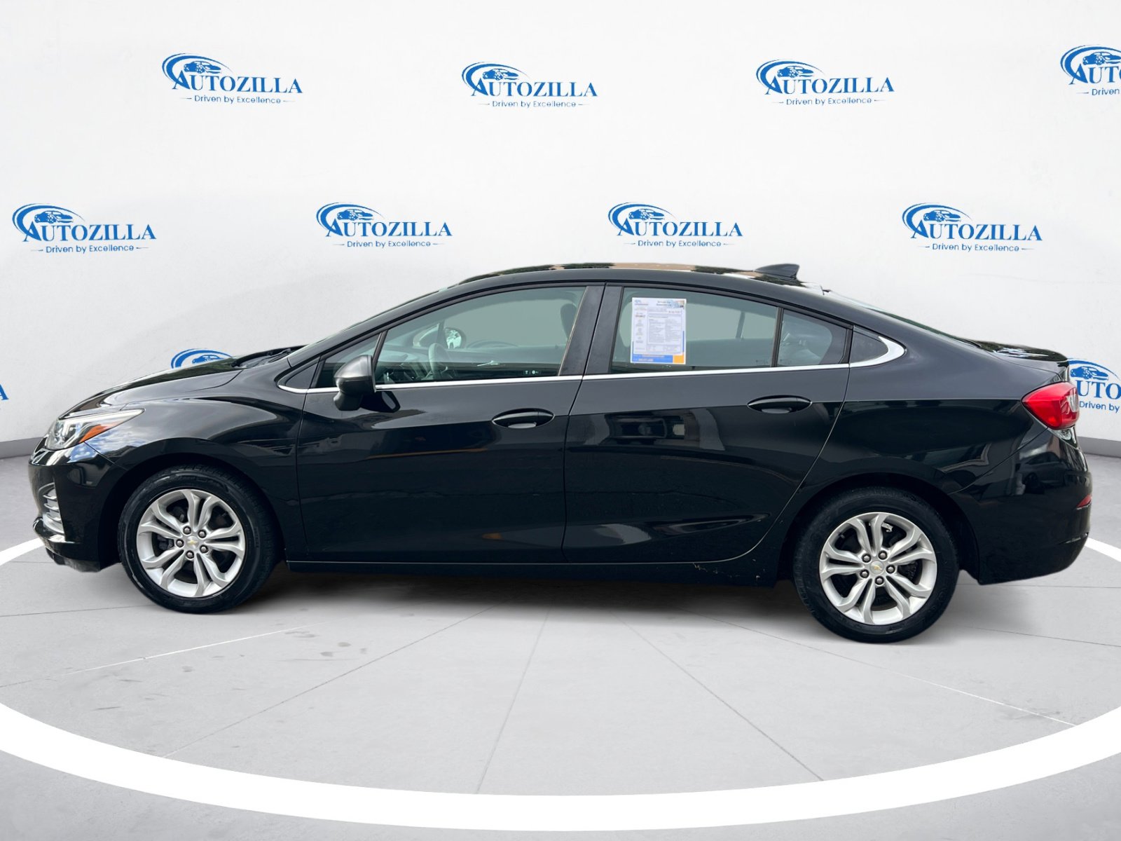Used 2019 Chevrolet Cruze LT image 2