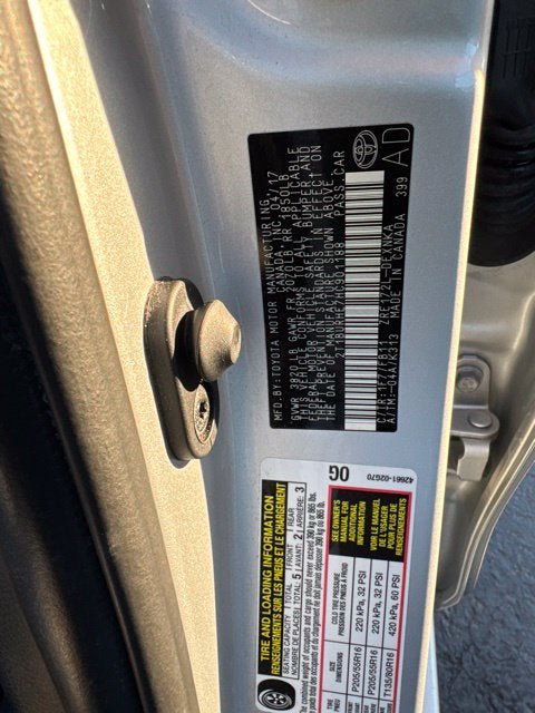 Used 2017 Toyota Corolla LE w/ Carpet Mat Package (TMS) FWD image 31