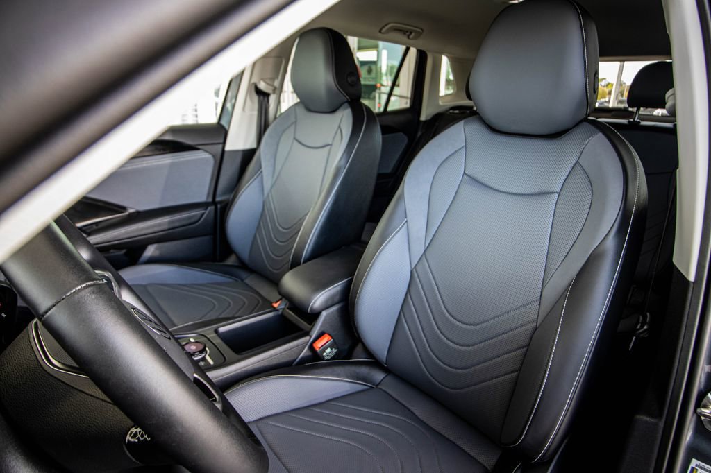 Certified 2025 Volkswagen Tiguan SE image 27