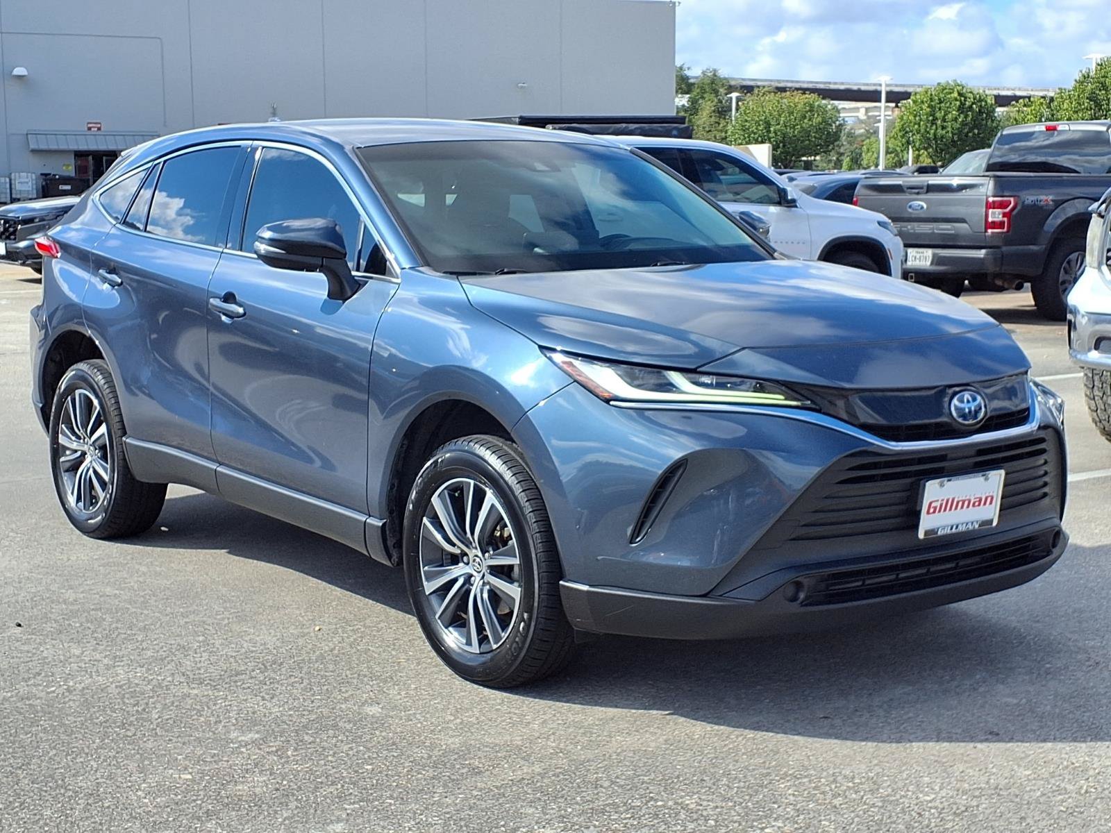 Used 2024 Toyota Venza LE AWD/4WD image 2