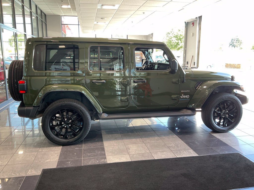 Used 2023 Jeep Wrangler Unlimited Sahara w/ Cold Weather Group AWD/4WD image 5