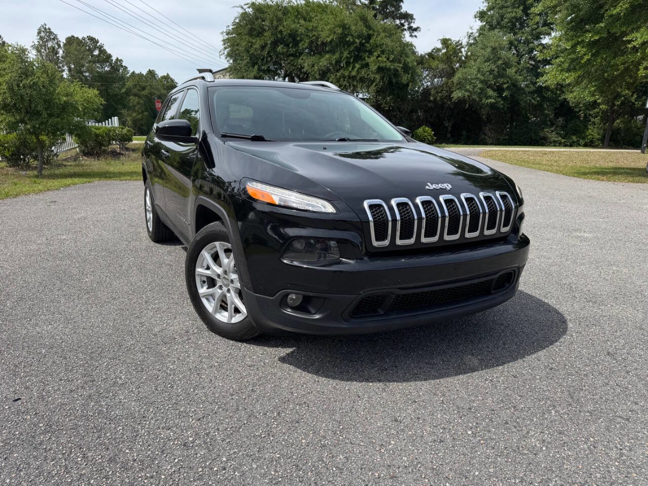 Used 2017 Jeep Cherokee Latitude w/ Comfort/Convenience Group FWD image 8