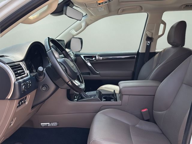 Used 2023 Lexus GX 460 Luxury w/ Sport Design Package AWD/4WD image 17