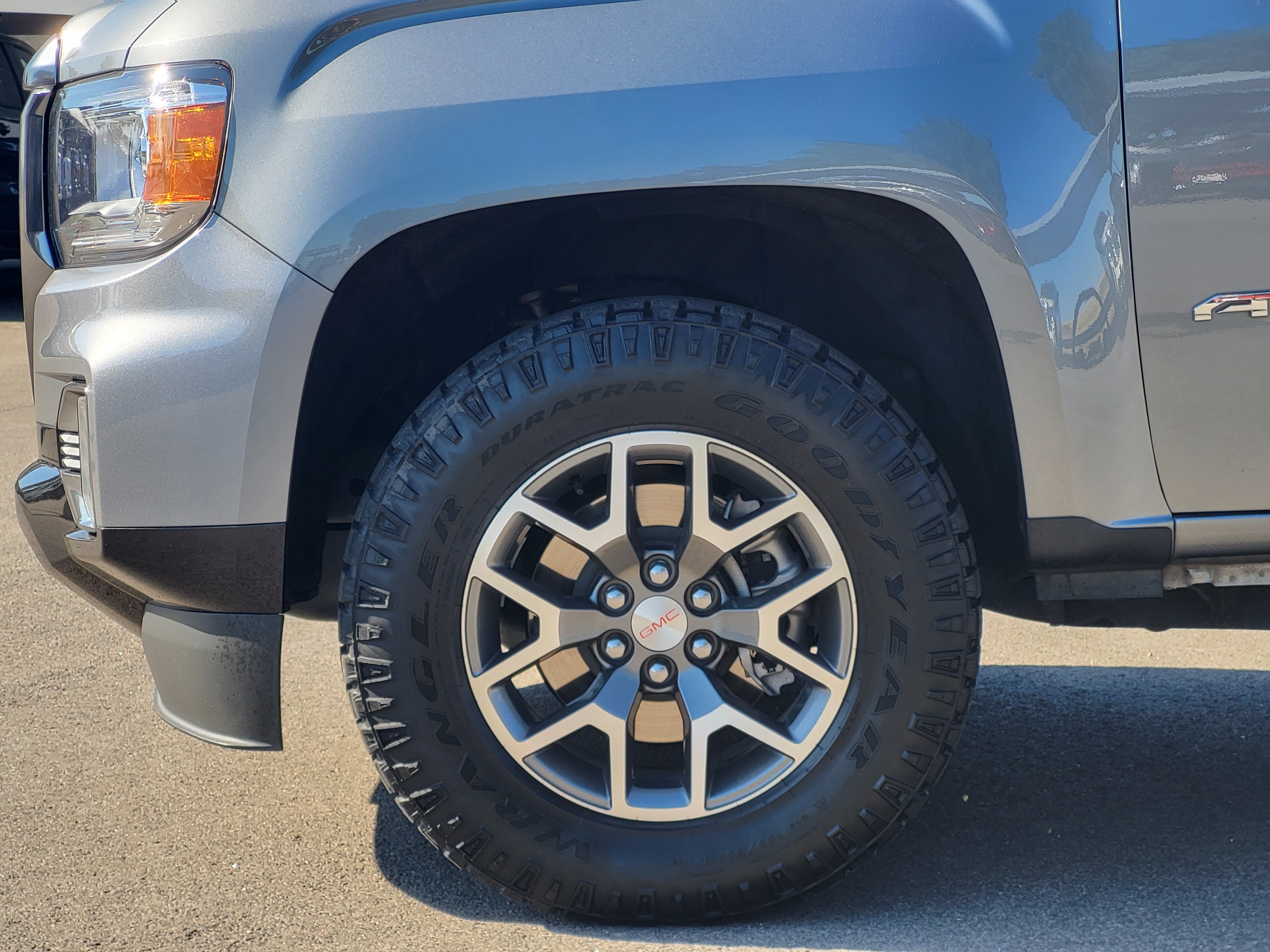Used 2022 GMC Canyon AT4 w/ Trailering Package AWD/4WD image 9