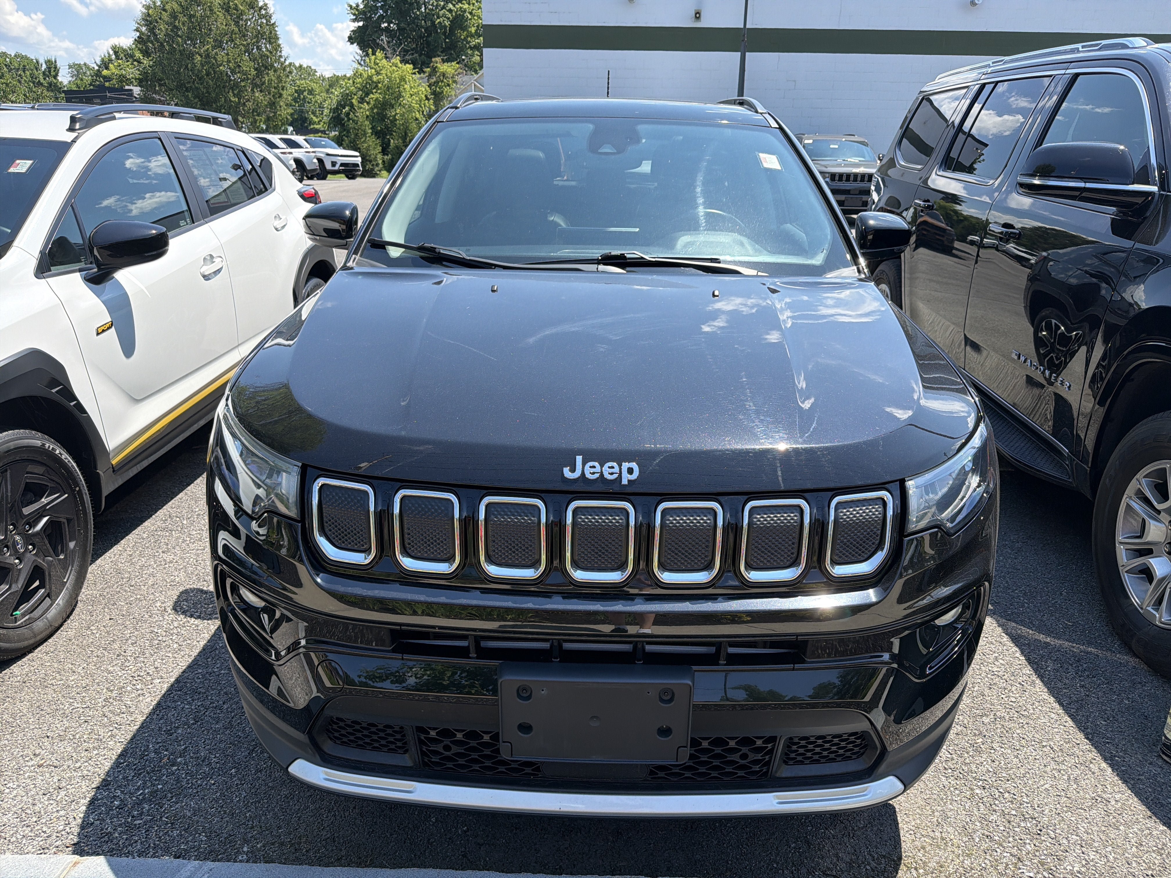 Used 2022 Jeep Compass Limited w/ Sun and Sound Group AWD/4WD image 3