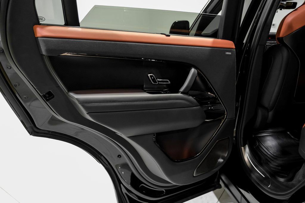 Used 2024 Land Rover Range Rover Sport image 41