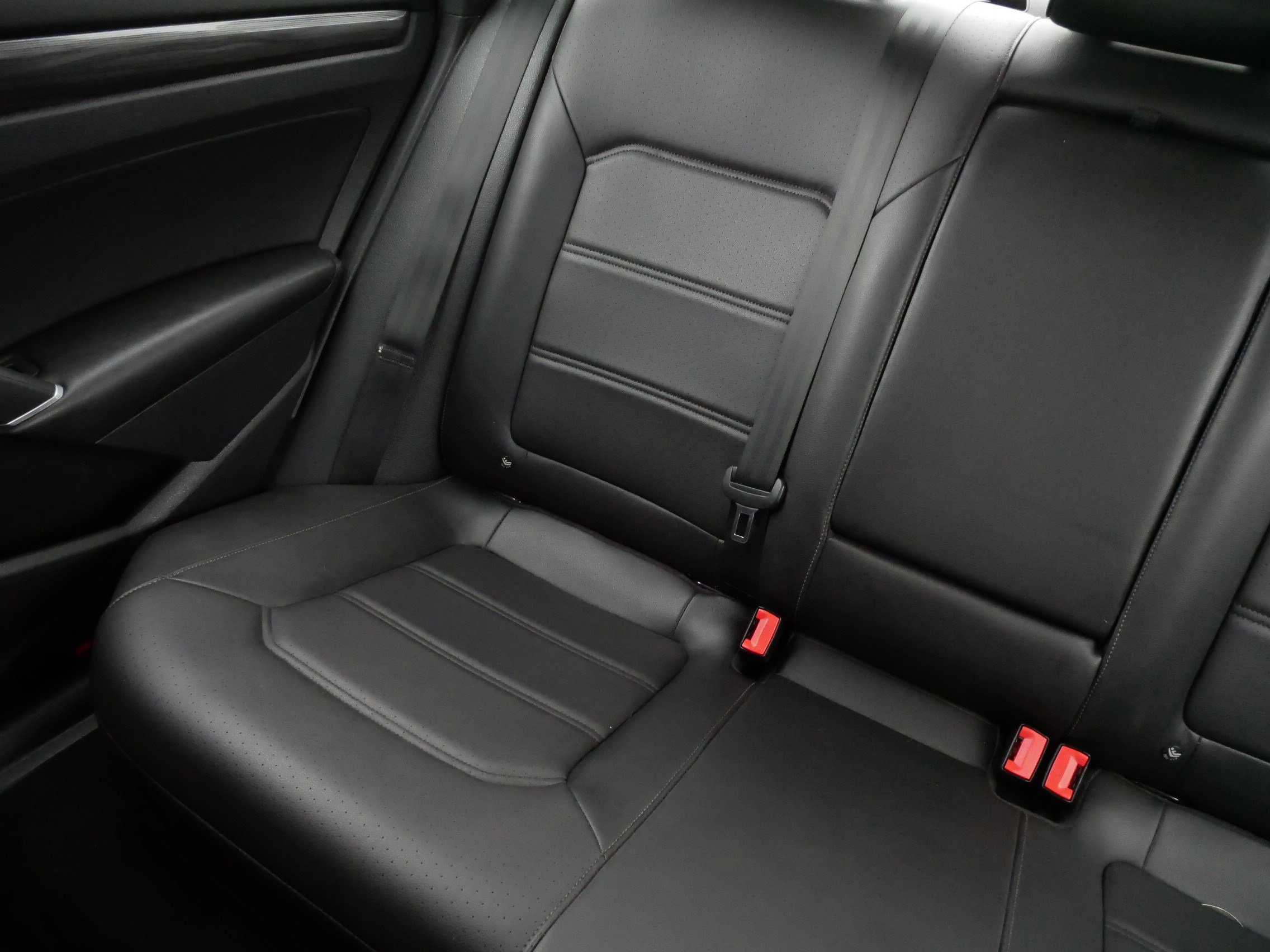 Used 2021 Volkswagen Passat 2.0T R-Line image 12