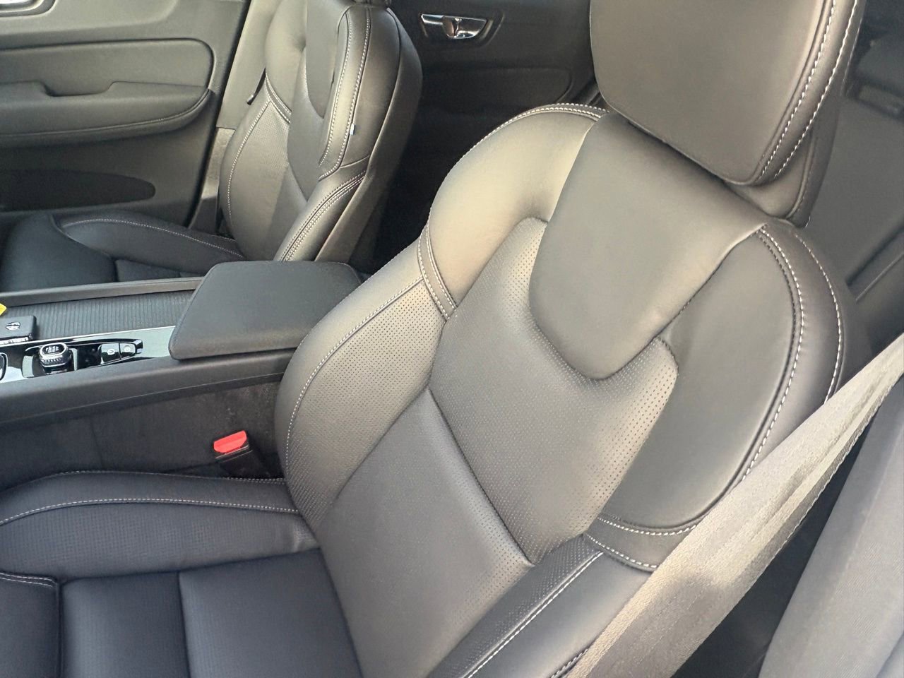 New 2026 Volvo XC60 T8 Ultra w/ Protection Package Premier image 20