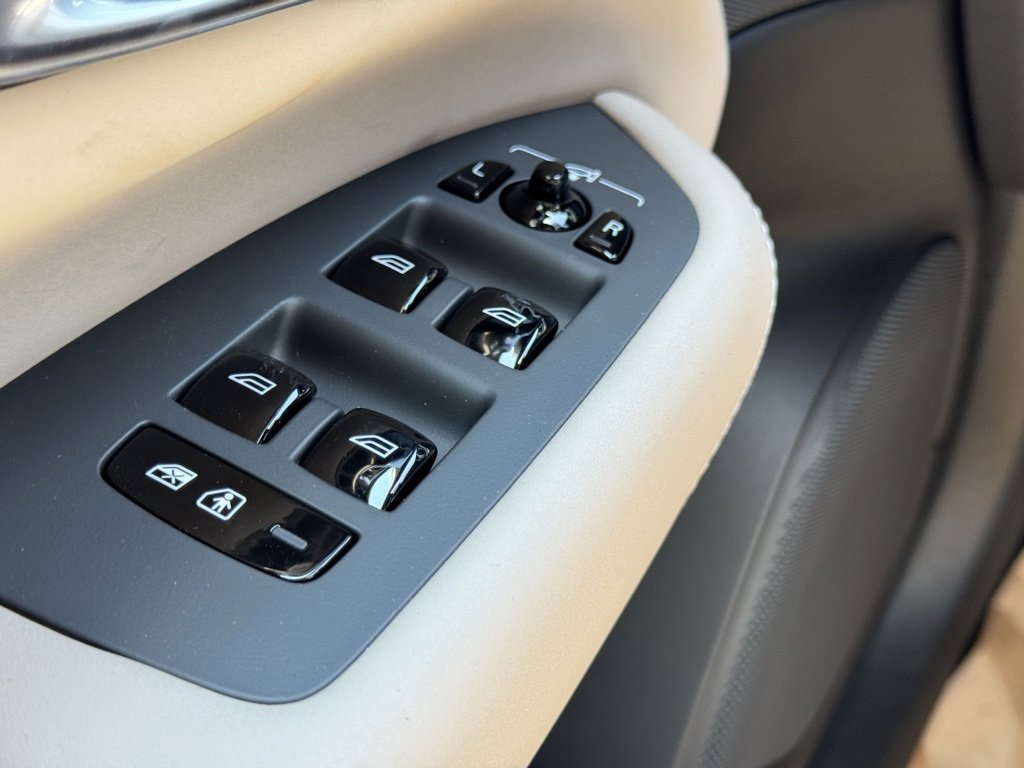 New 2026 Volvo XC90 T8 Plus image 17