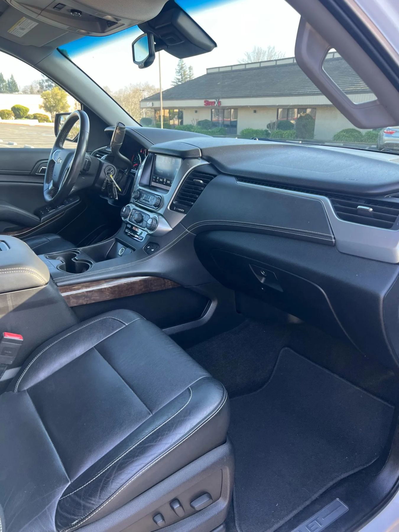 Used 2017 Chevrolet Suburban LT image 13