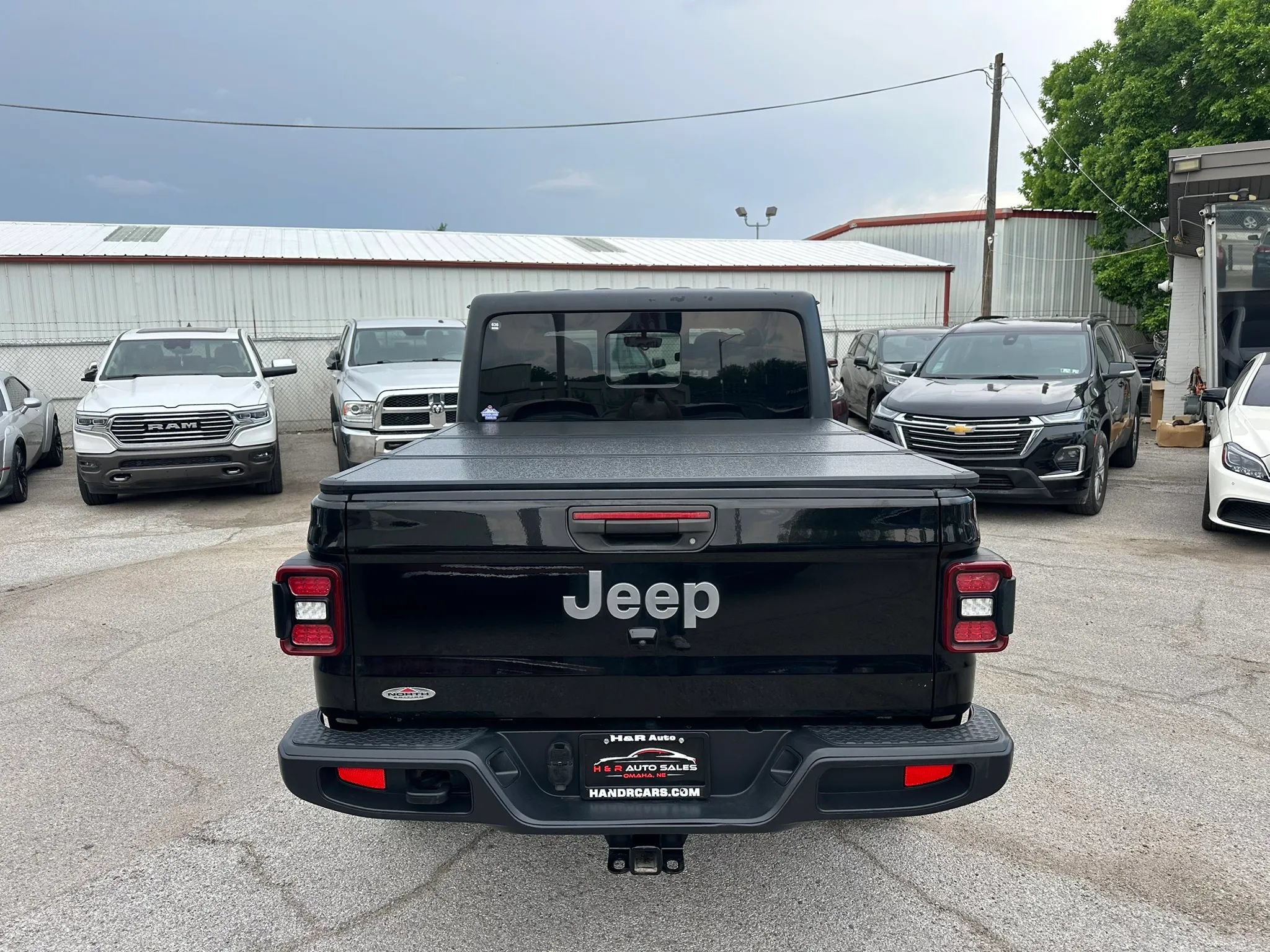 Used 2020 Jeep Gladiator Overland AWD/4WD image 4