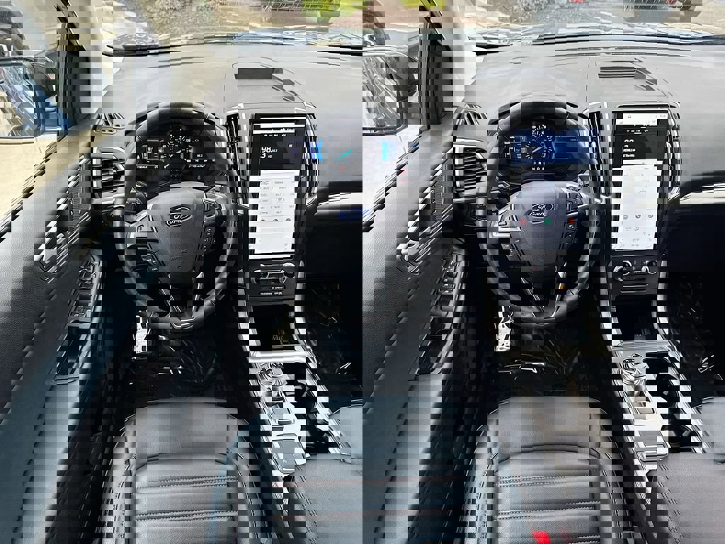 Used 2022 Ford Edge SEL w/ Sport Appearance Package image 11