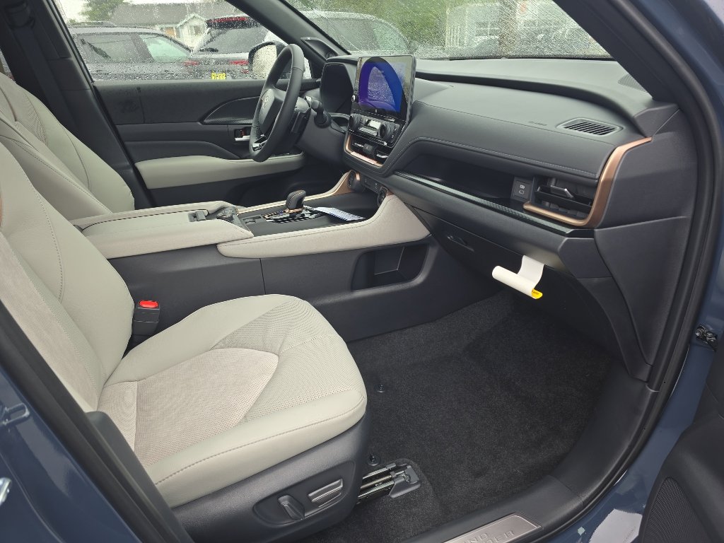 New 2026 Toyota Grand Highlander AWD Hybrid image 18
